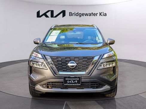 Used 2023 Nissan Rogue SV w/ SV Premium Package AWD/4WD image 2
