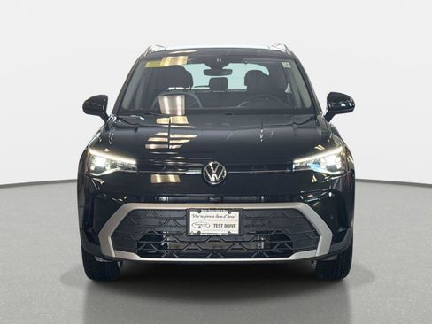 New 2026 Volkswagen Taos SE image 2
