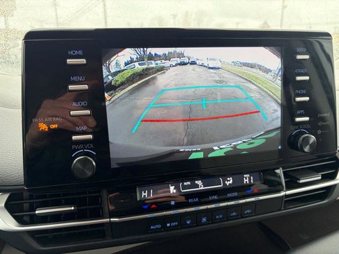 Used 2024 Toyota Sienna LE image 34