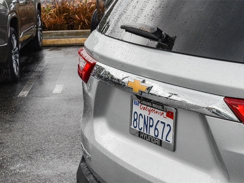 Used 2018 Chevrolet Traverse LT image 8