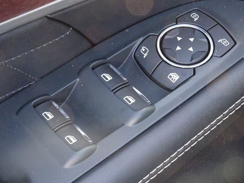 Used 2018 Ford Explorer Platinum image 16