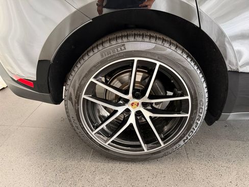 Certified 2026 Porsche Macan AWD/4WD image 12