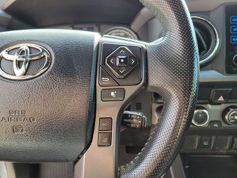 Used 2019 Toyota Tacoma TRD Sport AWD/4WD image 21