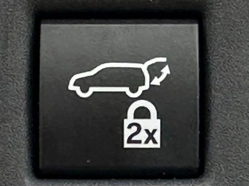 Used 2023 Toyota Sienna XSE image 25