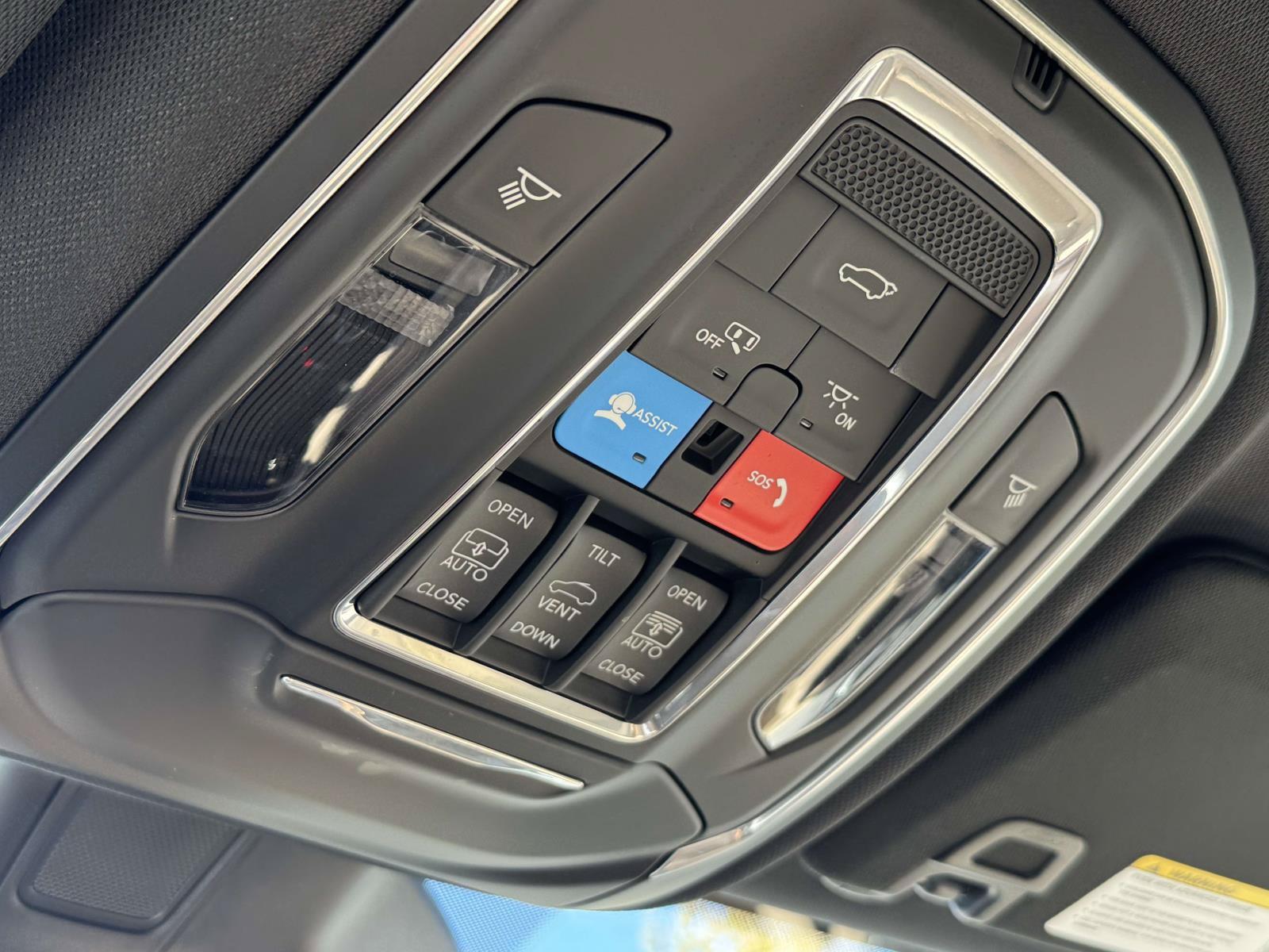 Used 2024 Jeep Grand Cherokee Limited AWD/4WD image 11