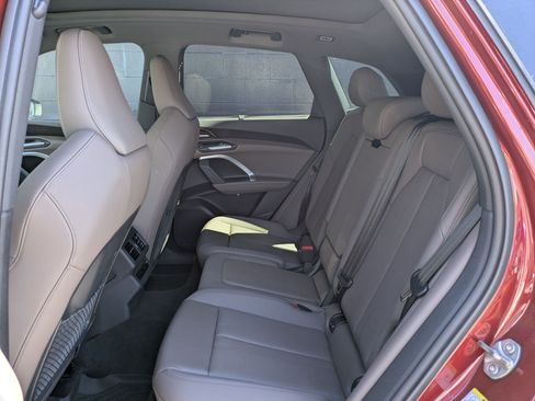 Used 2025 Audi Q5 Premium Plus w/ Premium Plus AWD/4WD image 25