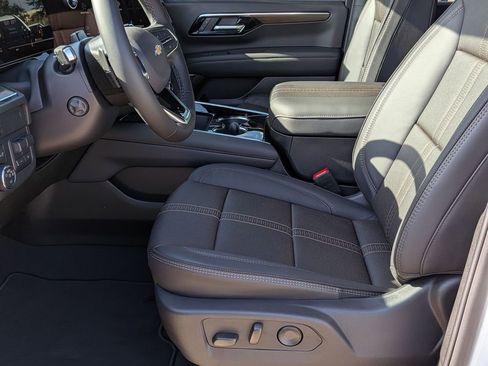 New 2026 Chevrolet Suburban High Country w/ Sun And Tow Package AWD/4WD image 17