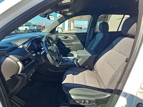 Used 2023 Chevrolet Traverse LT image 9