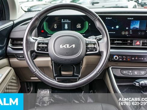 Used 2025 Kia Carnival FWD image 30