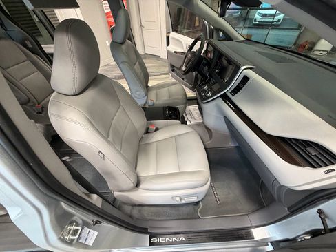 Used 2020 Toyota Sienna XLE Premium AWD/4WD image 45
