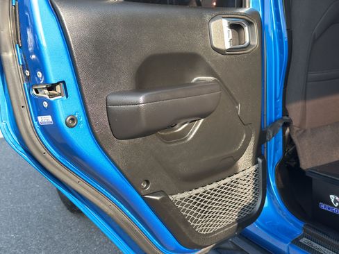 Used 2023 Jeep Wrangler Unlimited Sport AWD/4WD image 30