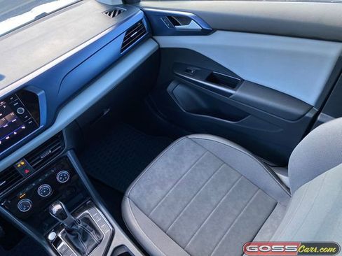 Used 2023 Volkswagen Taos SE w/ Panoramic Sunroof Package image 16