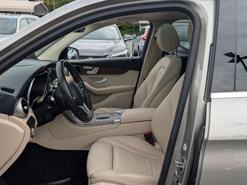Used 2021 Mercedes-Benz GLC 300 4MATIC image 16
