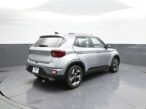 Certified 2021 Hyundai Venue SEL w/ Premium Package image 6