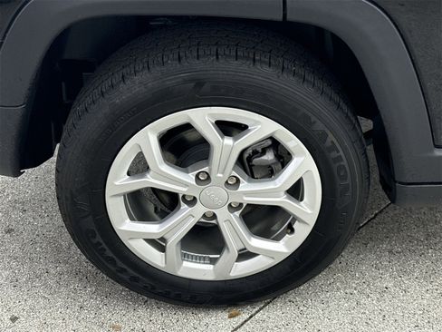 Used 2024 Jeep Compass Sport image 36