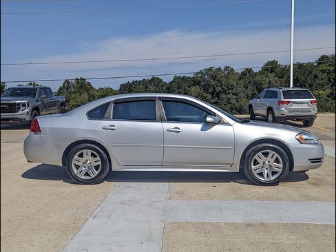 Used 2015 Chevrolet Impala LT w/ LT Sunroof Package FWD image 6