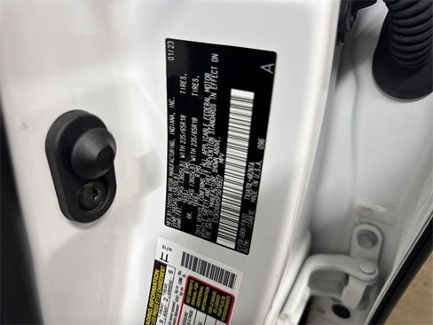 Used 2023 Toyota Highlander LE image 31