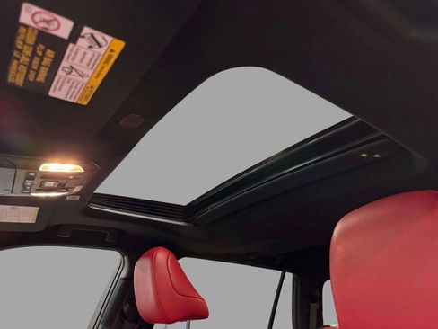 Used 2023 Toyota Highlander XSE image 18