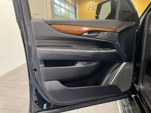 Used 2017 Cadillac Escalade Premium Luxury AWD/4WD image 8