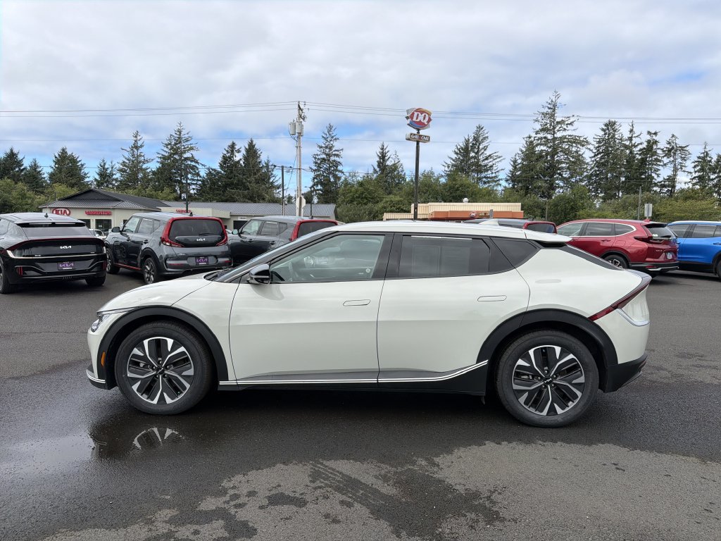 Used 2024 Kia EV6 Light AWD/4WD image 3