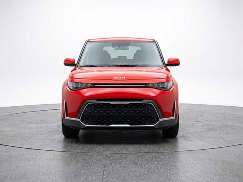 Used 2025 Kia Soul LX w/ LX Technology Package FWD image 2