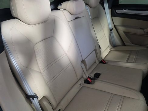 Used 2022 Porsche Cayenne Coupe image 30