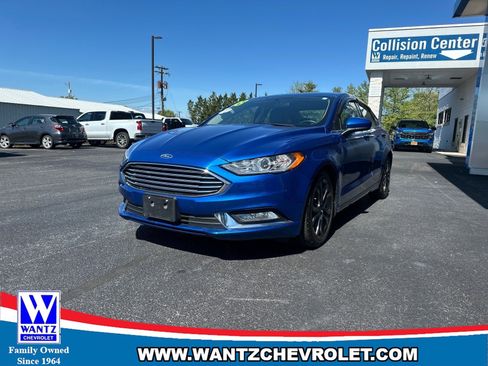 Used 2018 Ford Fusion SE w/ Equipment Group 201A FWD image 2