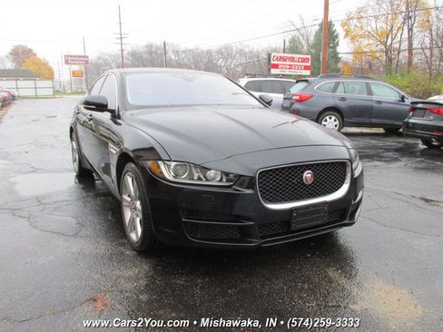 Used 2017 Jaguar XE Prestige image 1