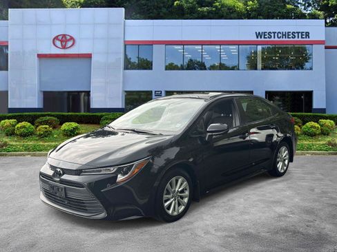 Used 2023 Toyota Corolla LE w/ LE Convenience Package FWD image 4