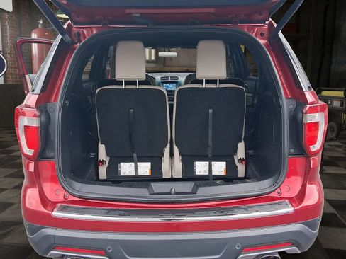 Used 2018 Ford Explorer XLT w/ Equipment Group 202A FWD image 10