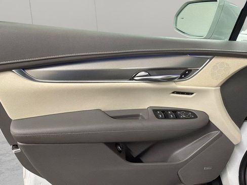 Used 2017 Cadillac XT5 Premium Luxury FWD image 23