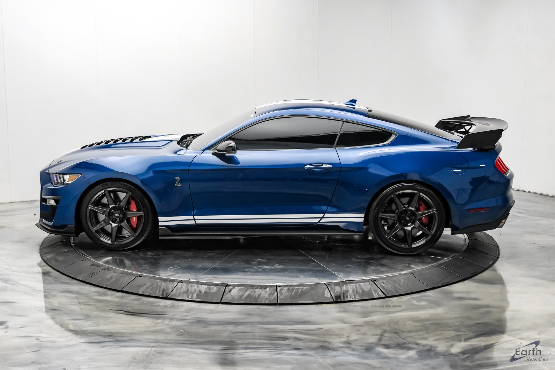 Used 2022 Ford Mustang Shelby GT500 w/ Carbon Fiber Track Pack RWD image 9
