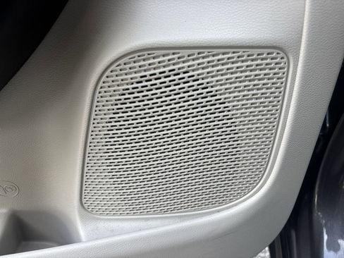 Used 2021 Chrysler Voyager LX image 18