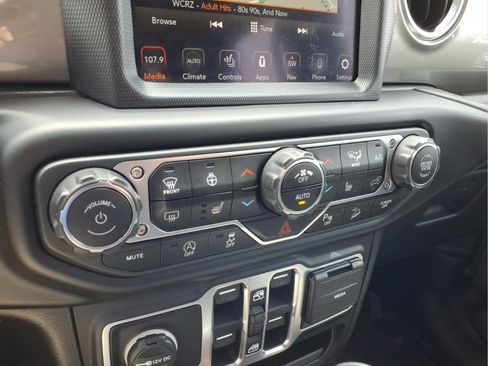 Used 2020 Jeep Wrangler Unlimited Sahara AWD/4WD image 20