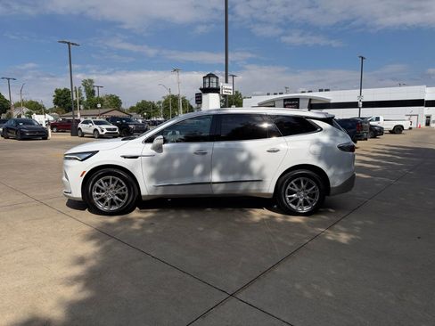 Used 2023 Buick Enclave Premium w/ Experience Buick Package AWD/4WD image 8