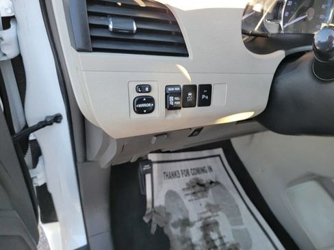 Used 2011 Toyota Sienna XLE w/ XLE Navigation Pkg FWD image 8