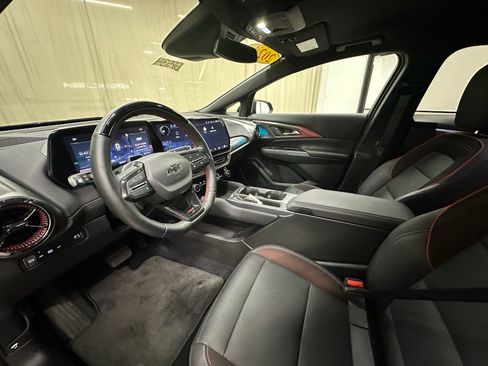 Used 2024 Chevrolet Equinox EV RS FWD image 23