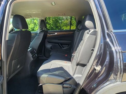 Used 2025 Volkswagen Atlas SE AWD/4WD image 18