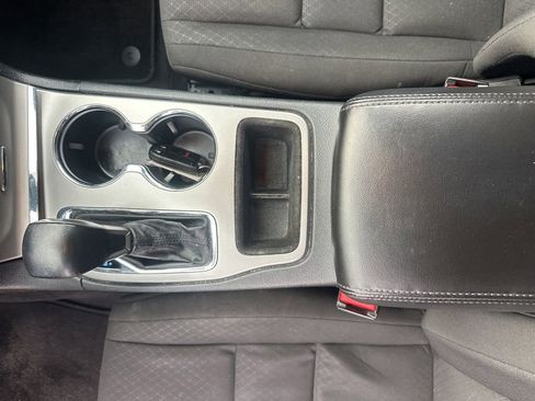 Used 2018 Jeep Grand Cherokee Laredo image 32