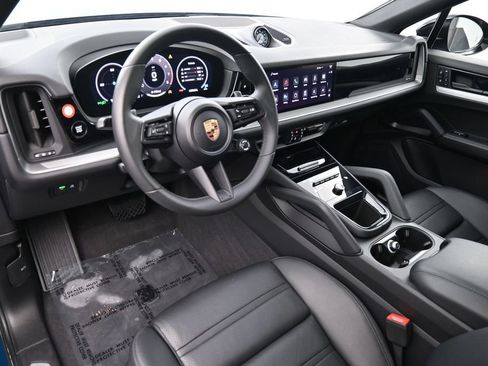 Certified 2025 Porsche Cayenne Coupe AWD/4WD image 4
