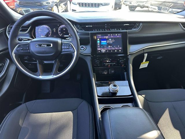 Certified 2025 Jeep Grand Cherokee Laredo X w/ Luxury Tech Group I AWD/4WD image 9