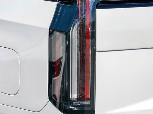 Used 2025 Cadillac Escalade Sport Platinum AWD/4WD image 8