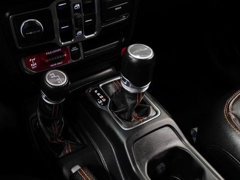 Used 2022 Jeep Gladiator Mojave w/ Cold Weather Group AWD/4WD image 34