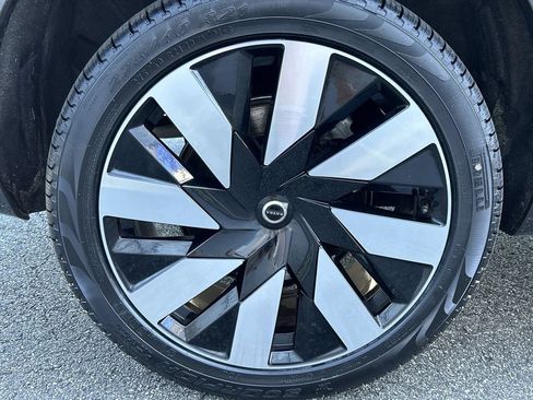 Certified 2025 Volvo XC90 T8 Ultra w/ Protection Package AWD/4WD image 12