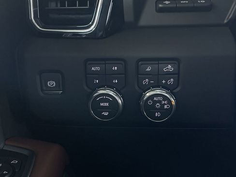 New 2026 GMC Sierra 3500 Denali Ultimate AWD/4WD image 18