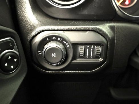 Used 2022 Jeep Wrangler Unlimited Sport image 31