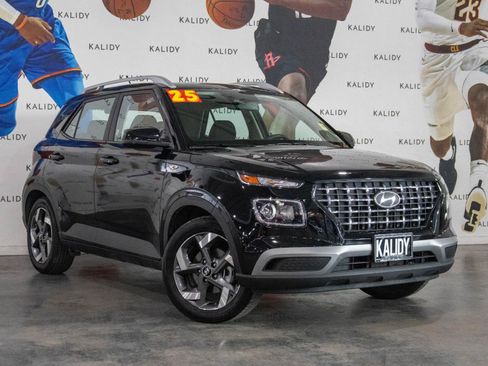 Used 2025 Hyundai Venue SEL image 2