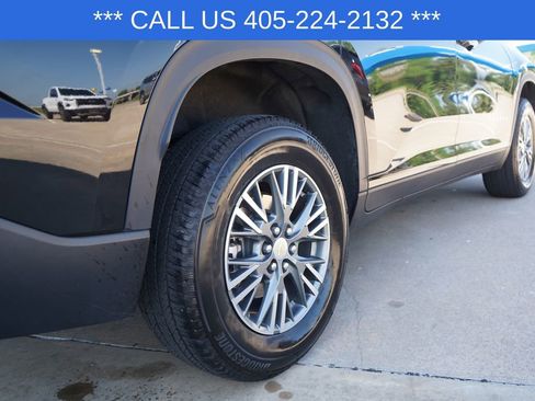 Used 2025 Chevrolet Traverse LT FWD image 8