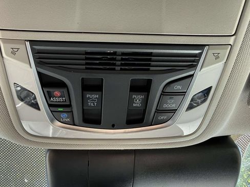 Used 2024 Acura RDX SH-AWD image 25
