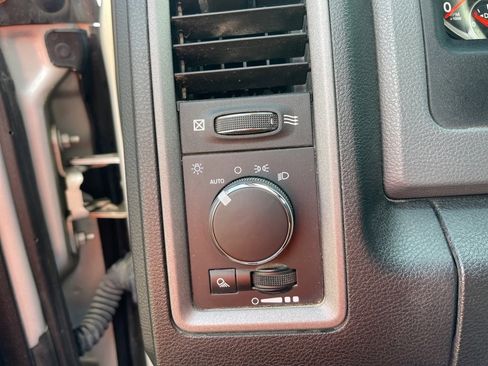 Used 2018 RAM 2500 Tradesman w/ Chrome Appearance Group image 19